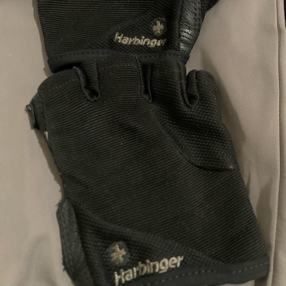 Harbinger lifting gloves torn up womens size S/M